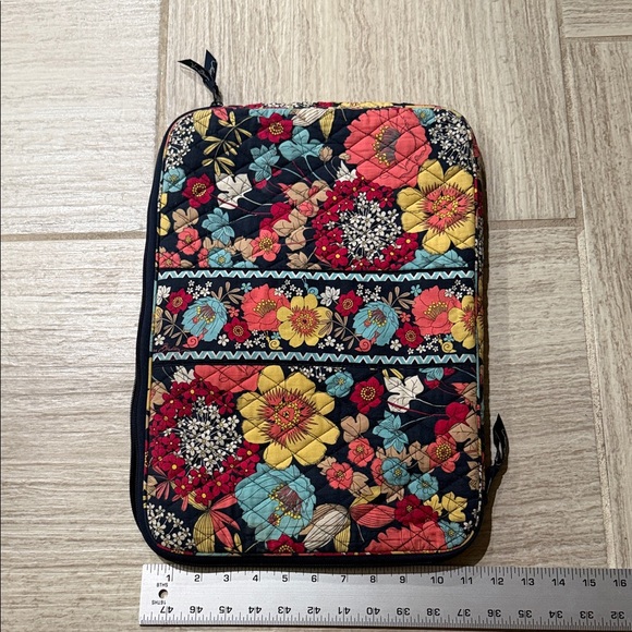 Vera Bradley Floral Quilted laptop - Picture 2 of 5